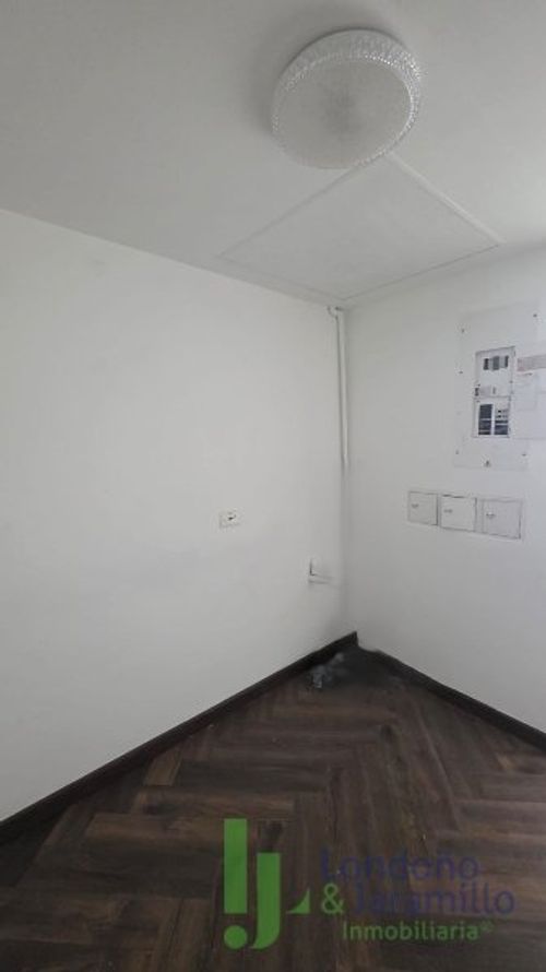 Oficina en venta en Primavera, Envigado, 37 m² · foto 2 de 9