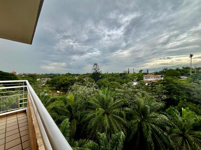 Apartamento de 4 alcobas en venta en Ciudad Jardin, Cali, 329 m² · foto 4 de 24