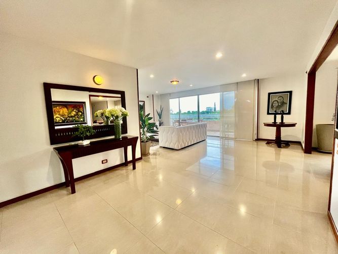 Apartamento de 4 alcobas en venta en Ciudad Jardin, Cali, 329 m² · foto 6 de 24