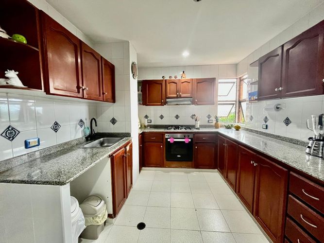 Apartamento de 4 alcobas en venta en Ciudad Jardin, Cali, 329 m² · foto 14 de 24