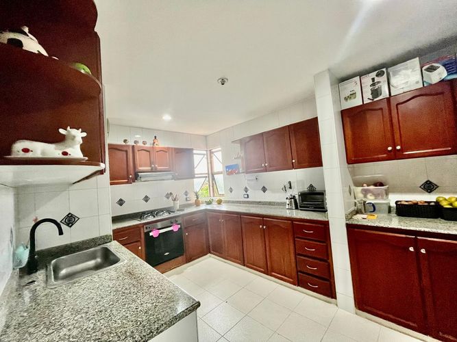 Apartamento de 4 alcobas en venta en Ciudad Jardin, Cali, 329 m² · foto 15 de 24