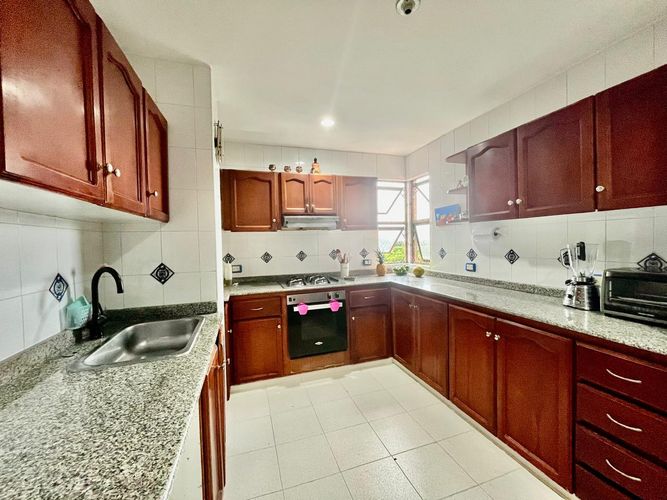 Apartamento de 4 alcobas en venta en Ciudad Jardin, Cali, 329 m² · foto 16 de 24