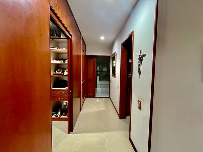 Apartamento de 4 alcobas en venta en Ciudad Jardin, Cali, 329 m² · foto 19 de 24