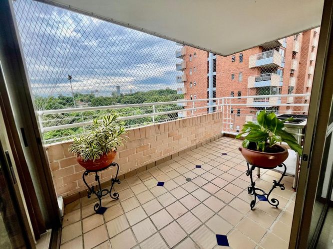 Apartamento de 4 alcobas en venta en Ciudad Jardin, Cali, 329 m² · foto 21 de 24