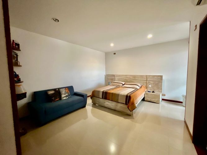 Apartamento de 4 alcobas en venta en Ciudad Jardin, Cali, 329 m² · foto 23 de 24