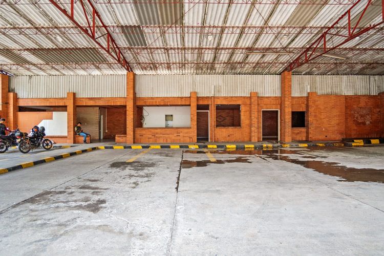 Local en arriendo en Unicentro Cali, Cali, 784 m² · foto 3 de 13
