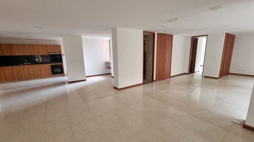 Apartamento de 3 alcobas en arriendo en Los Balsos, Medellín, 118 m² · foto 5 de 24