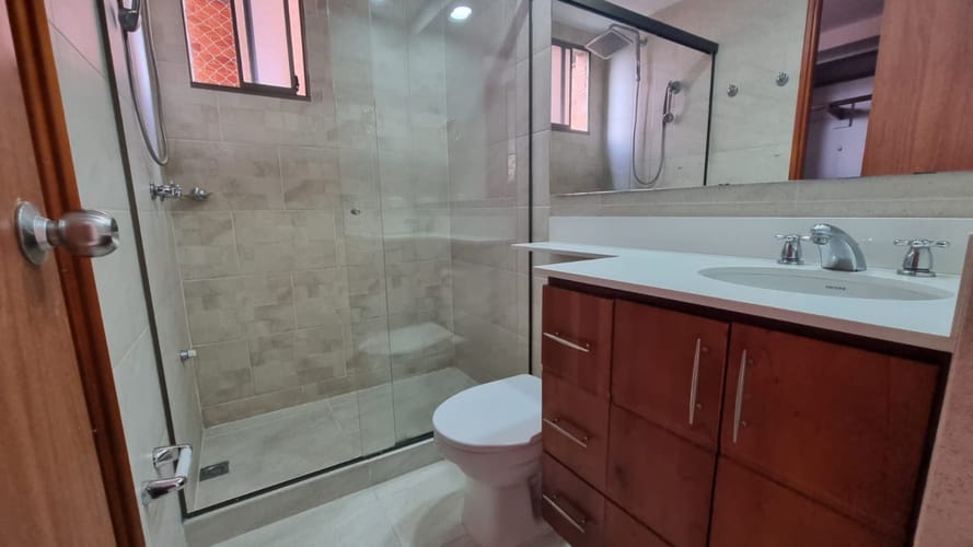 Apartamento de 3 alcobas en arriendo en Los Balsos, Medellín, 118 m² · foto 11 de 24