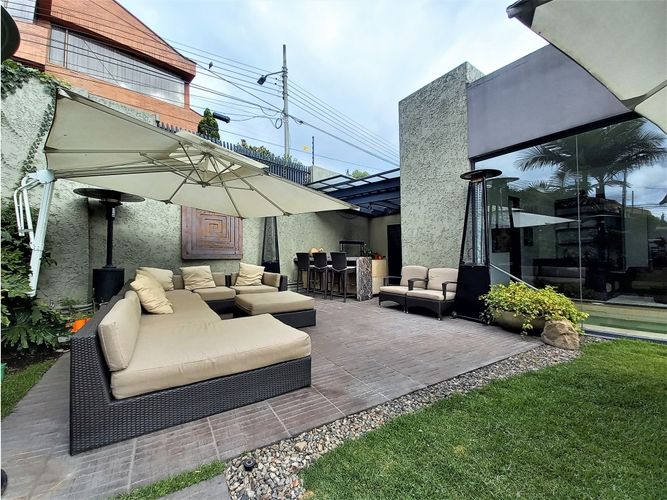 Casa de 4 alcobas en venta en Santa Ana Oriental, Bogotá, 674 m² · foto 2 de 24