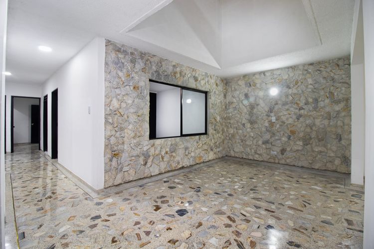Casa de 10 alcobas en venta en Departamental, Cali, 508 m² · foto 3 de 19