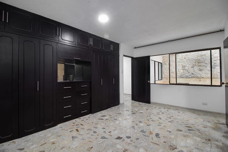 Casa de 10 alcobas en venta en Departamental, Cali, 508 m² · foto 5 de 19