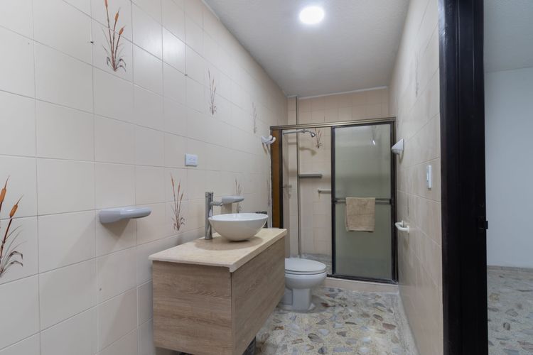 Casa de 10 alcobas en venta en Departamental, Cali, 508 m² · foto 6 de 19