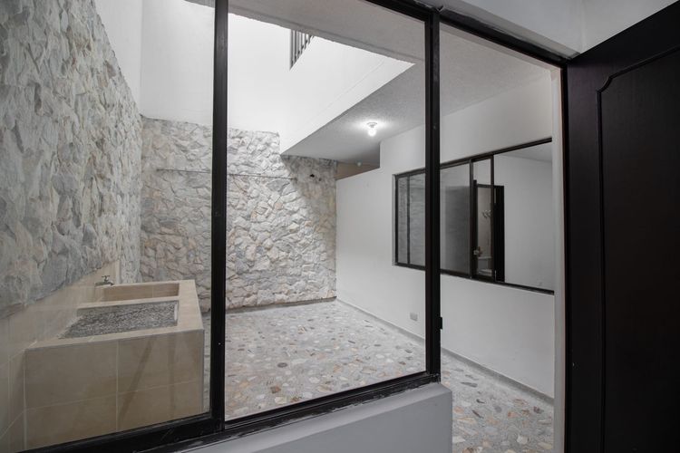 Casa de 10 alcobas en venta en Departamental, Cali, 508 m² · foto 9 de 19