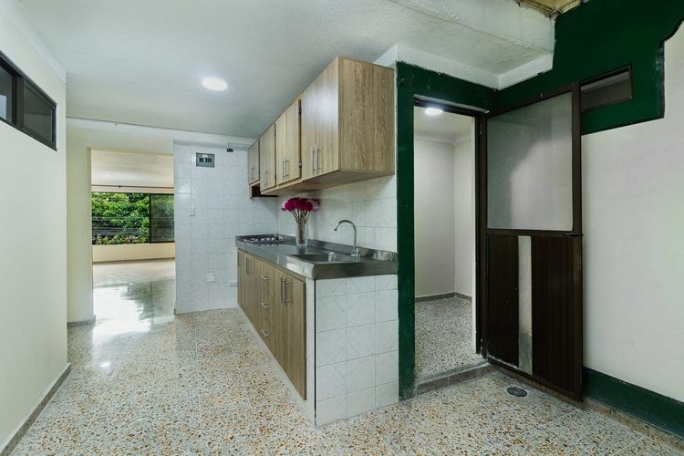 Casa de 10 alcobas en venta en Departamental, Cali, 508 m² · foto 12 de 19