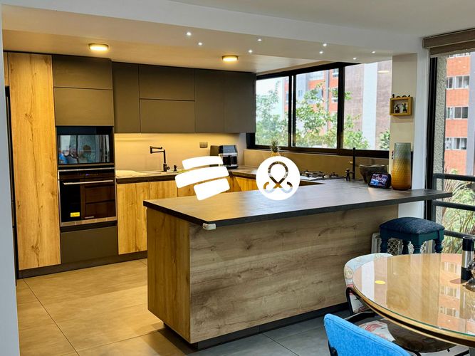 Casa de 4 alcobas en venta en El Tesoro, Medellín, 304 m² · foto 2 de 10