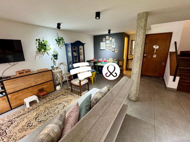 Casa de 4 alcobas en venta en El Tesoro, Medellín, 304 m² · foto 3 de 10