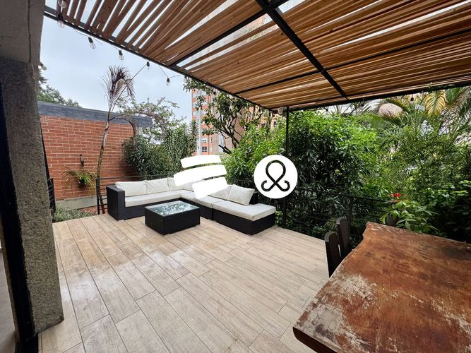 Casa de 4 alcobas en venta en El Tesoro, Medellín, 304 m² · foto 4 de 10