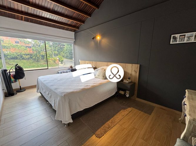 Casa de 4 alcobas en venta en El Tesoro, Medellín, 304 m² · foto 5 de 10
