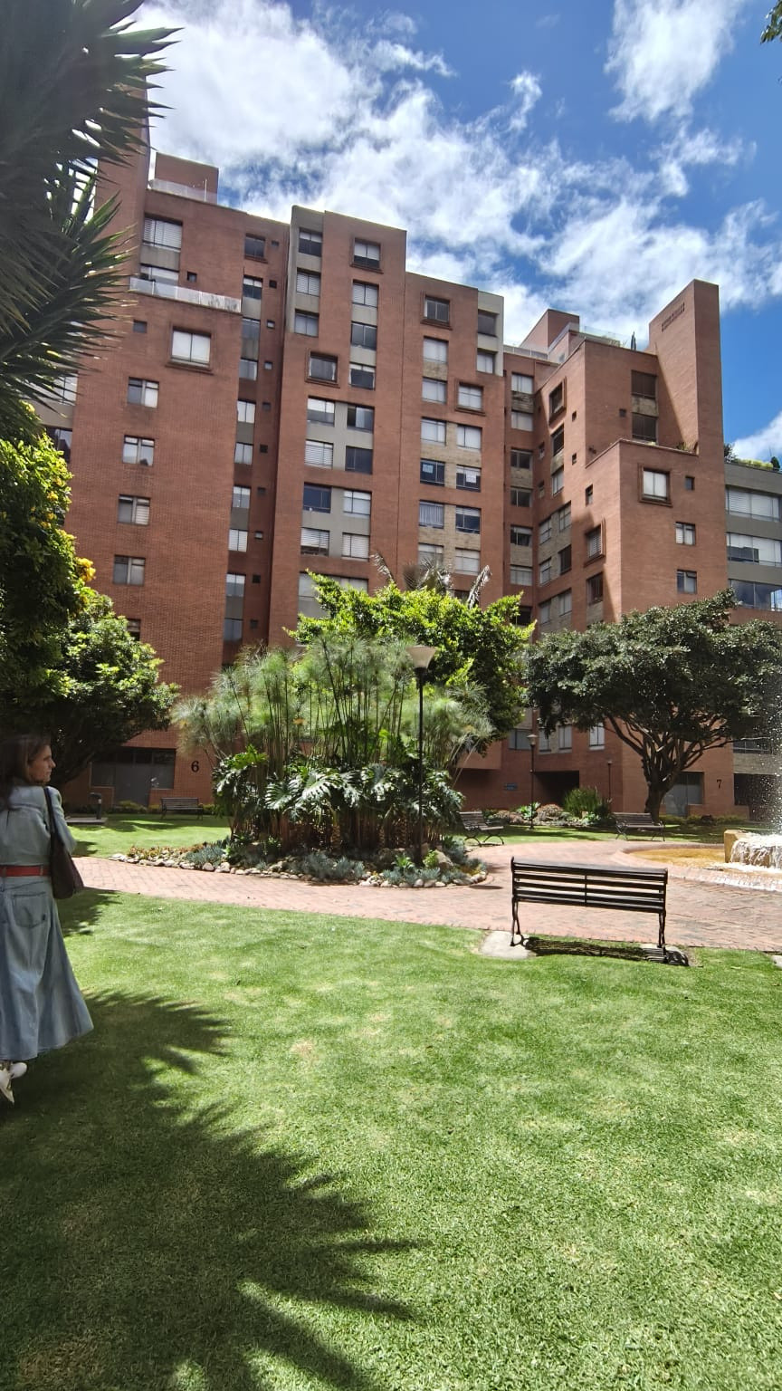 Apartamento en venta en Country Club, Bogotá · foto 2 de 14