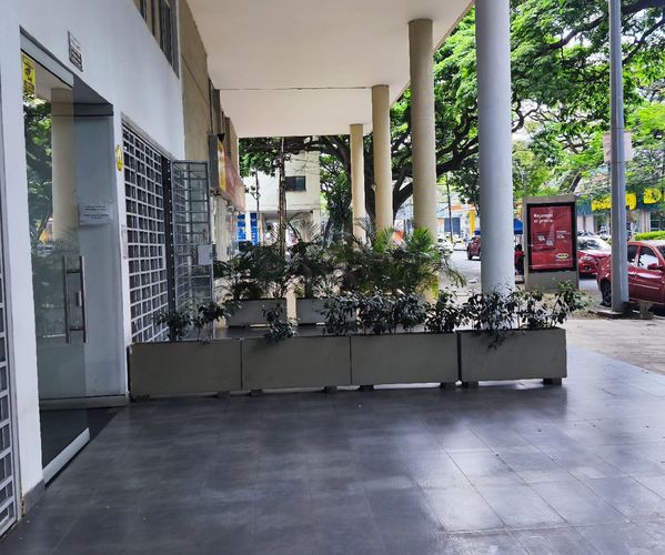 Edificio en venta en Santa Monica, Cali, 695 m² · foto 2 de 24
