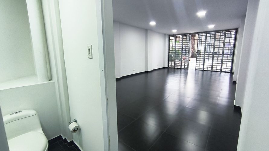 Edificio en venta en Santa Monica, Cali, 695 m² · foto 9 de 24