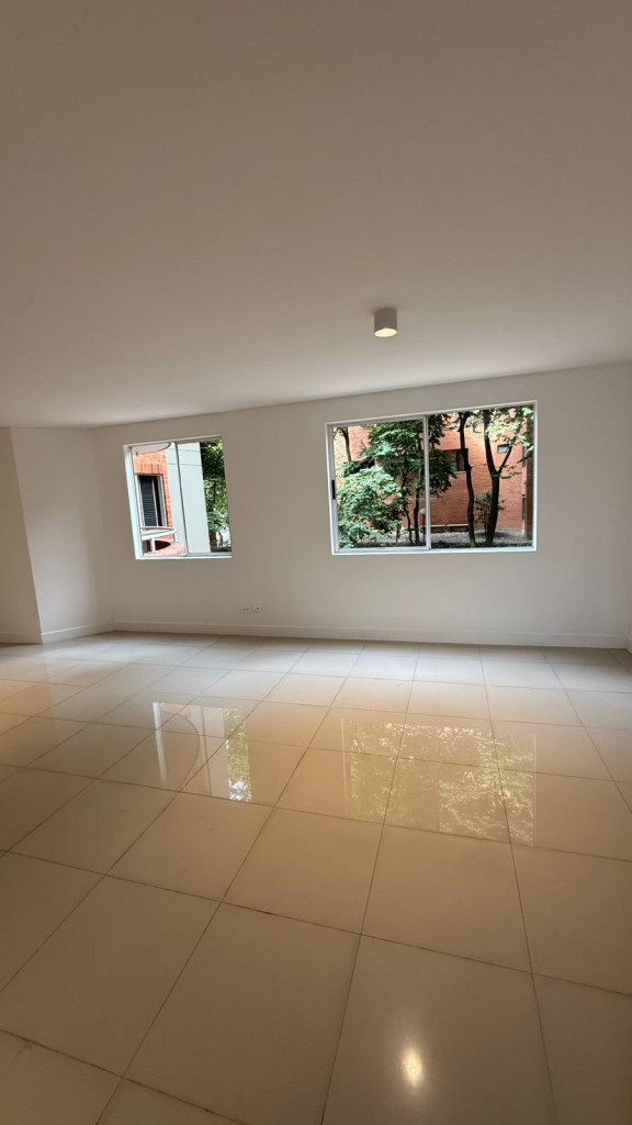 Apartamento en venta en Castropol, Medellín · foto 3 de 17
