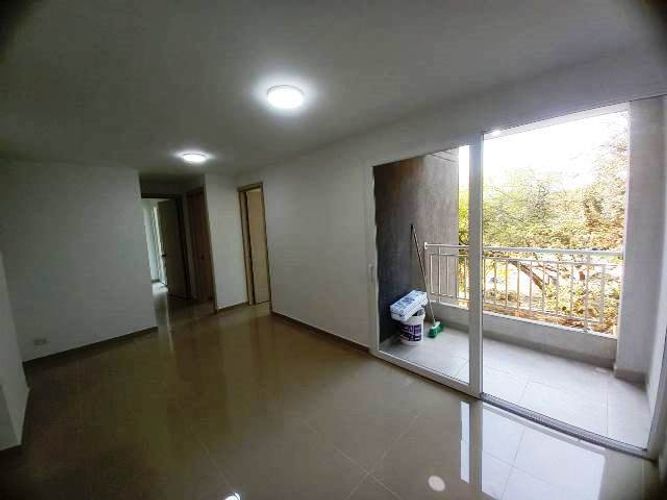 Apartamento de 3 alcobas en venta en Colinas Del Norte, Yumbo, 63 m² · foto 2 de 24