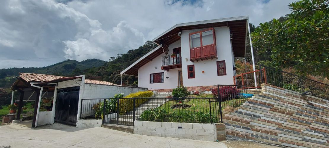 Finca en venta en San Cristobal, Medellín, 250 m² · foto 2 de 21
