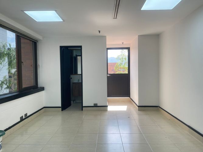 Oficina en arriendo en El Poblado, Medellín, 65 m² · foto 2 de 15