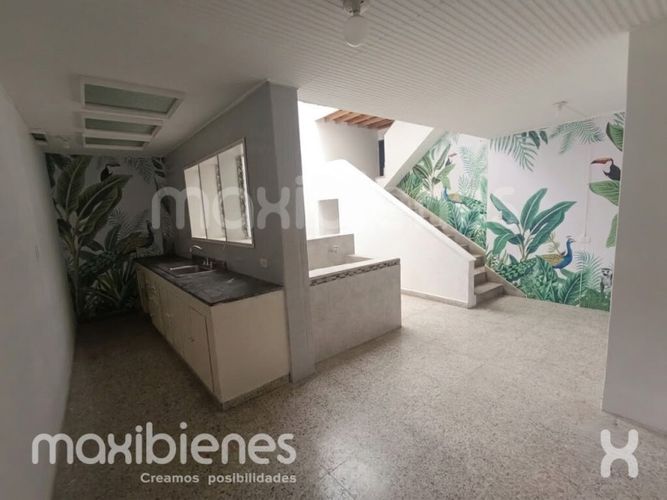 Apartamento de 6 alcobas en arriendo en El Nogal- Los Almendros, Medellín, 520 m² · foto 2 de 24