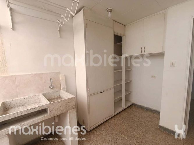 Apartamento de 6 alcobas en arriendo en El Nogal- Los Almendros, Medellín, 520 m² · foto 8 de 24