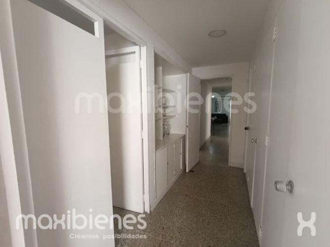 Apartamento de 6 alcobas en arriendo en El Nogal- Los Almendros, Medellín, 520 m² · foto 18 de 24