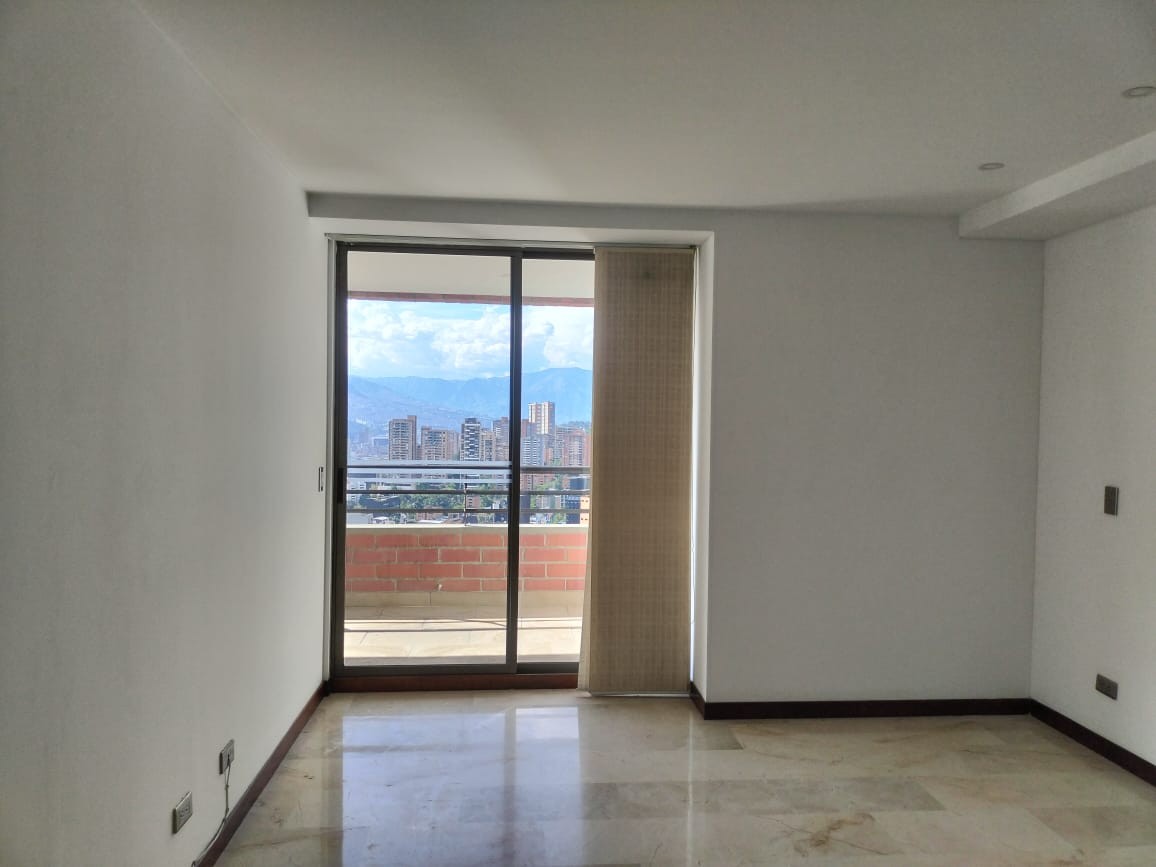 Apartamento en arriendo en El Poblado, Medellín · foto 3 de 17