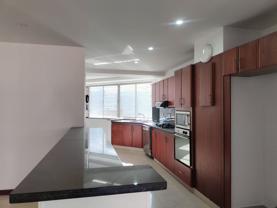 Apartamento en arriendo en El Poblado, Medellín · foto 8 de 17