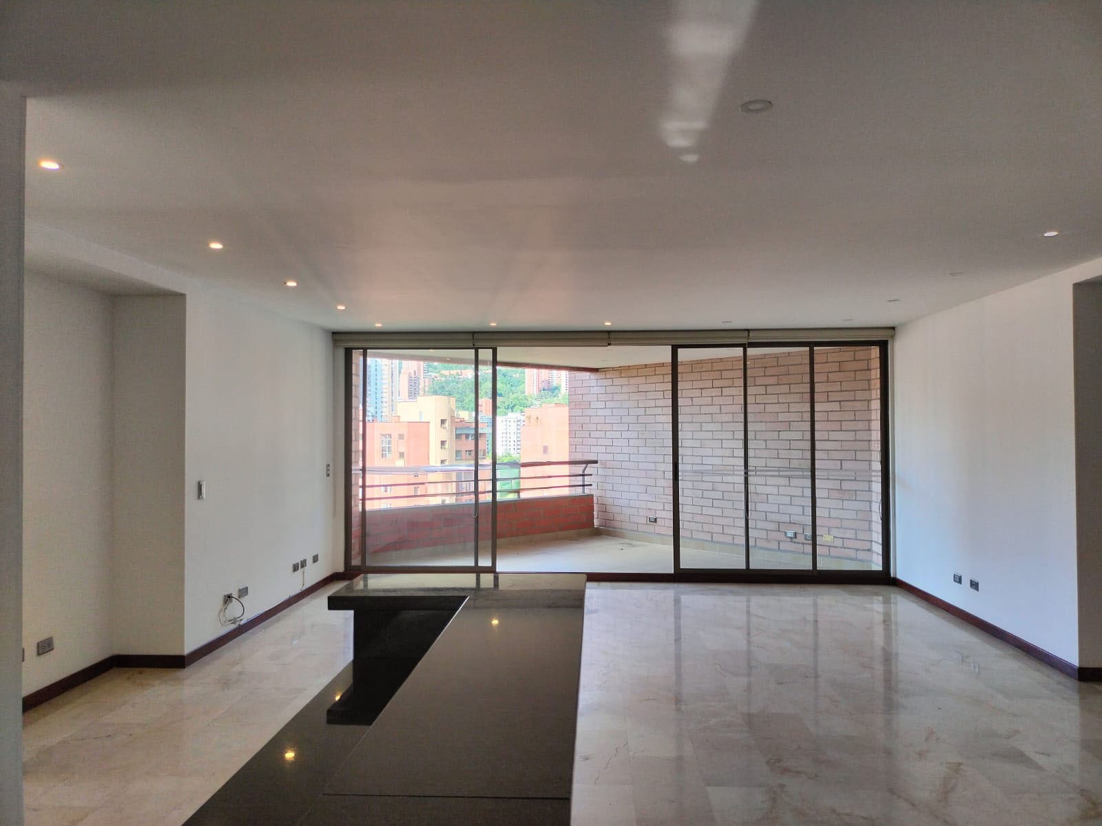 Apartamento en arriendo en El Poblado, Medellín · foto 2 de 17