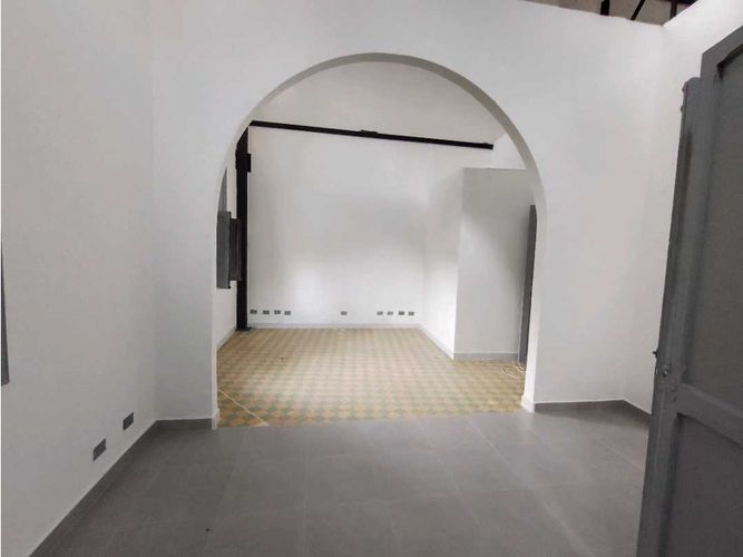 Local en arriendo en Bombona No.1, Medellín, 400 m² · foto 2 de 24