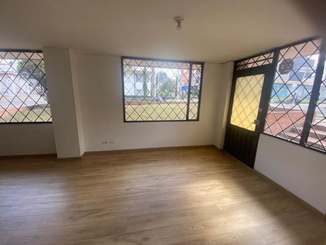 Apartaestudio en venta en La Calleja, Bogotá, 46 m² · foto 3 de 17