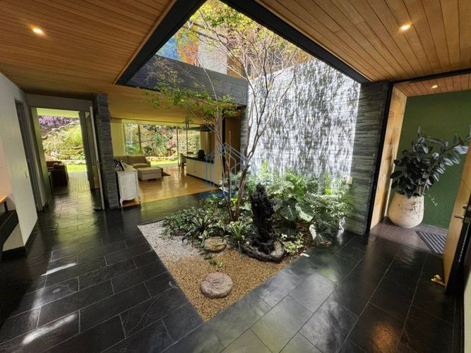 Casa de 4 alcobas en venta en Loma Del Esmeraldal, Medellín, 354 m² · foto 2 de 24