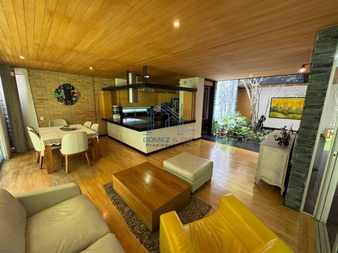 Casa de 4 alcobas en venta en Loma Del Esmeraldal, Medellín, 354 m² · foto 4 de 24