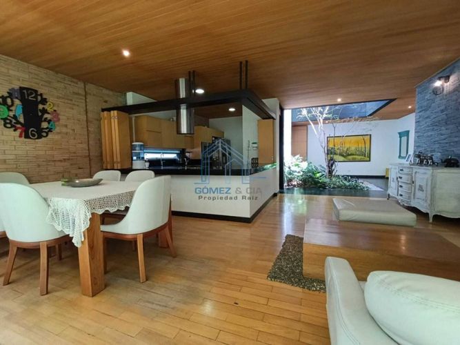 Casa de 4 alcobas en venta en Loma Del Esmeraldal, Medellín, 354 m² · foto 5 de 24
