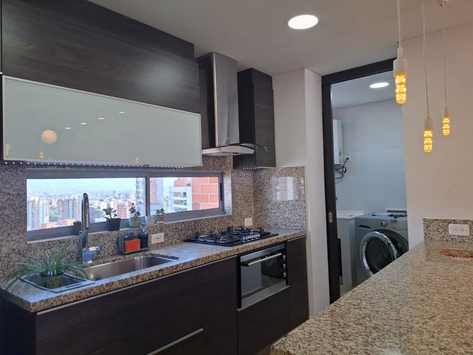 Apartamento de 2 alcobas en arriendo en El Poblado, Medellín, 130 m² · foto 6 de 20