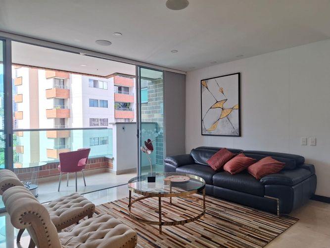 Apartamento de 2 alcobas en arriendo en El Poblado, Medellín, 130 m² · foto 2 de 20