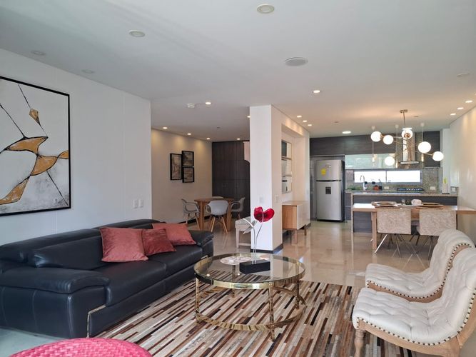 Apartamento de 2 alcobas en arriendo en El Poblado, Medellín, 130 m² · foto 4 de 20