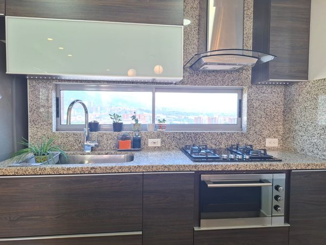 Apartamento de 2 alcobas en arriendo en El Poblado, Medellín, 130 m² · foto 5 de 20