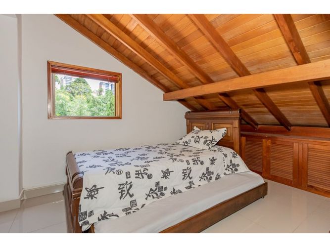 Casa de 5 alcobas en arriendo en Los Balsos, Medellín, 425 m² · foto 3 de 24
