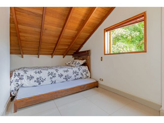 Casa de 5 alcobas en arriendo en Los Balsos, Medellín, 425 m² · foto 4 de 24