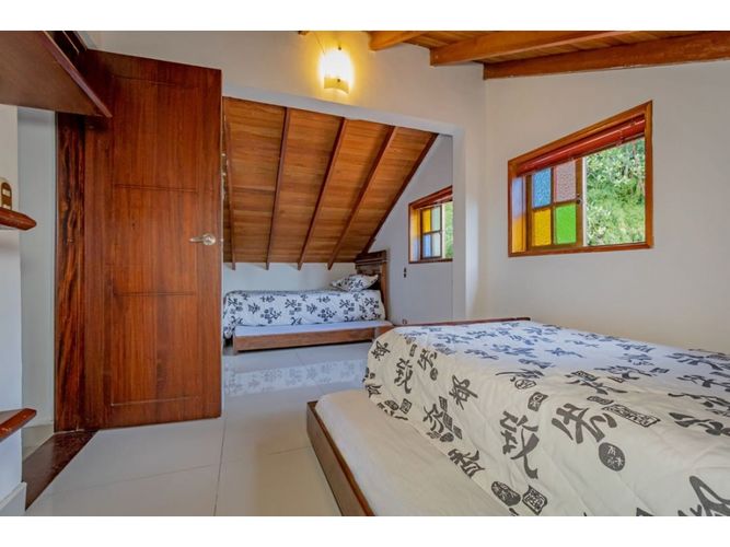 Casa de 5 alcobas en arriendo en Los Balsos, Medellín, 425 m² · foto 5 de 24
