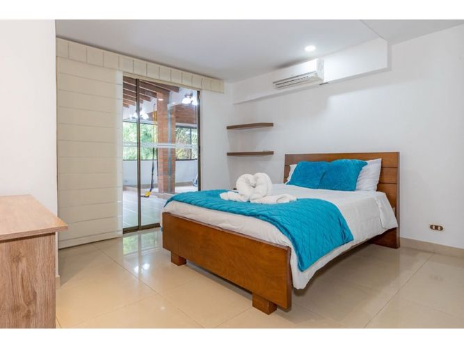 Casa de 5 alcobas en arriendo en Los Balsos, Medellín, 425 m² · foto 8 de 24