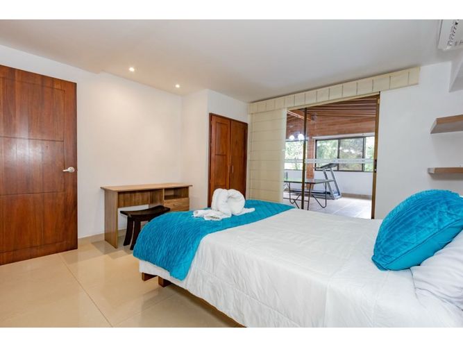 Casa de 5 alcobas en arriendo en Los Balsos, Medellín, 425 m² · foto 9 de 24