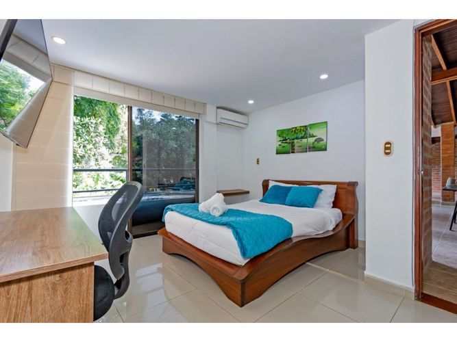 Casa de 5 alcobas en arriendo en Los Balsos, Medellín, 425 m² · foto 11 de 24
